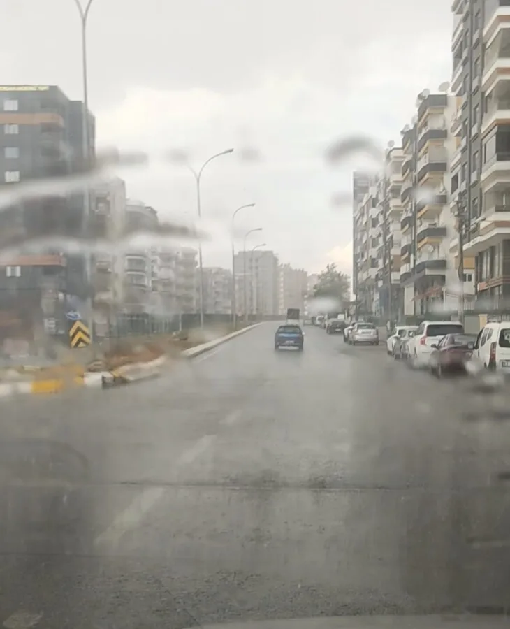 Şanlıurfa’da Aniden Bastıran Yağmur Korku ve Heyecan Yarattı