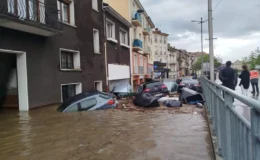 Fransa’da Sel Felaketi: Araçlar Suya Gömüldü!
