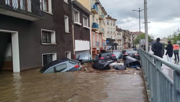 Fransa’da Sel Felaketi: Araçlar Suya Gömüldü!