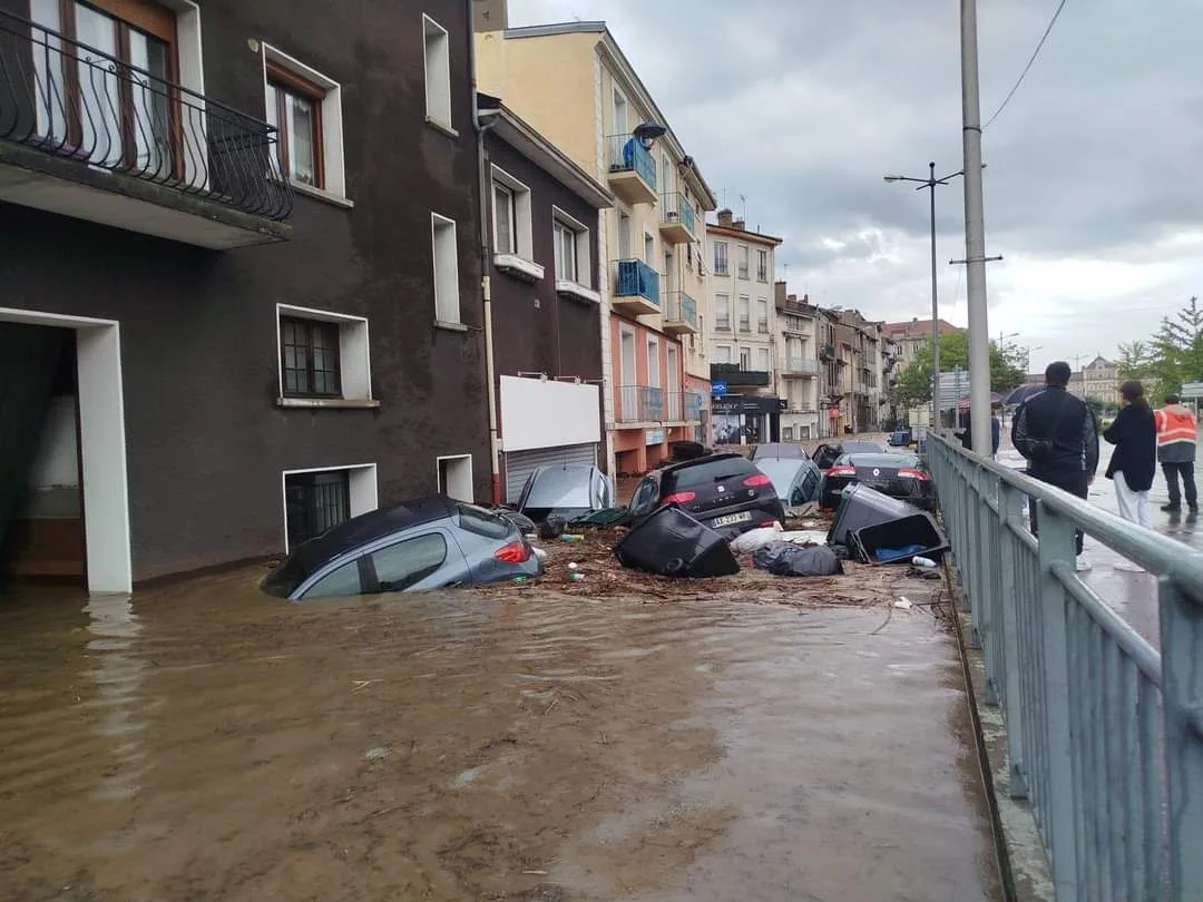 Fransa’da Sel Felaketi: Araçlar Suya Gömüldü!