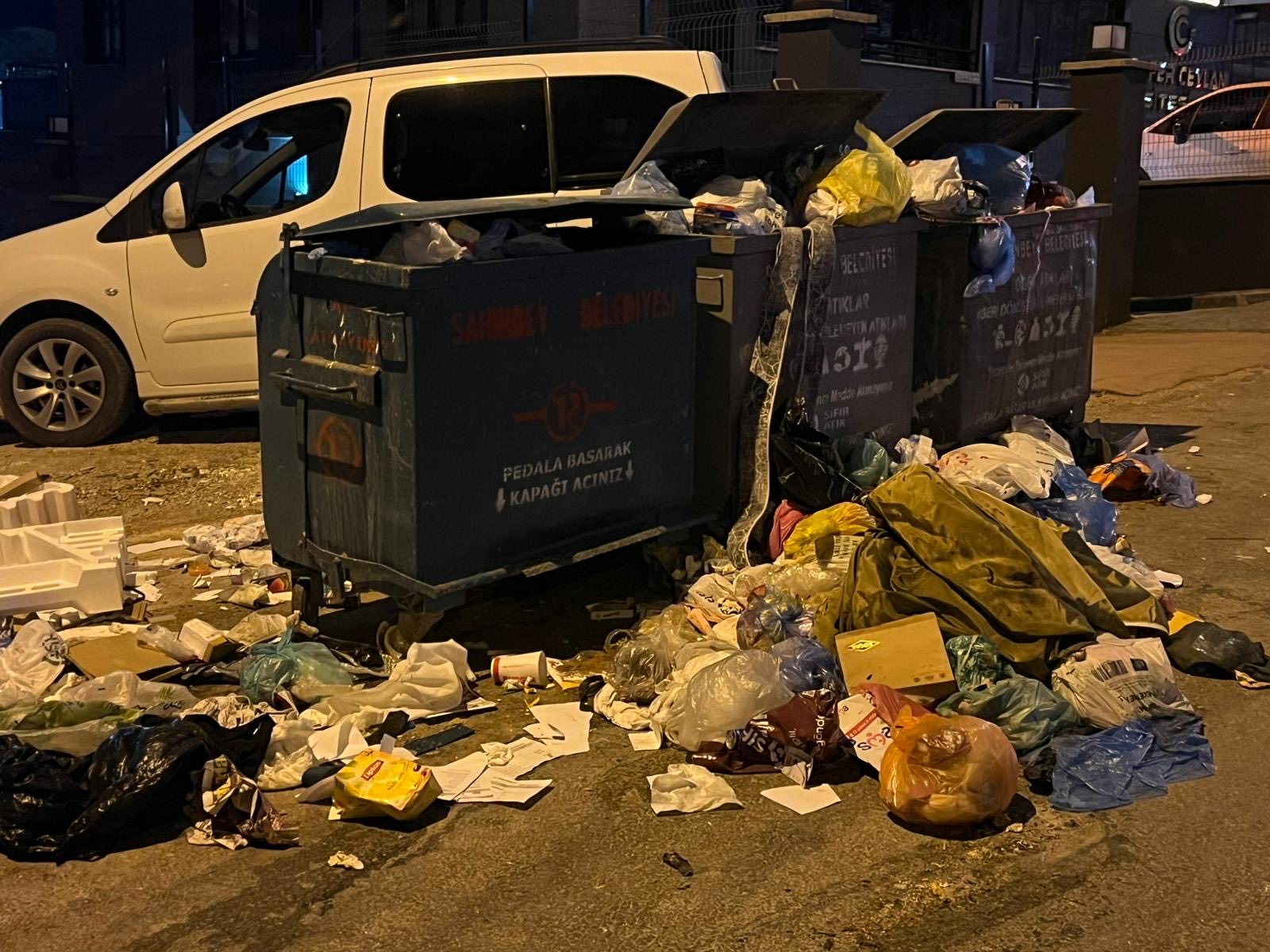 Atık Sorunu Büyüyor: Çöp Konteynerlerinin Yetersizliği Mahalleleri Zorluyor