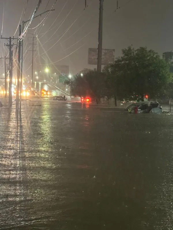 Meksika’nın Monterrey Kentinde Şiddetli Yağışlar Sel Felaketine Yol Açtı