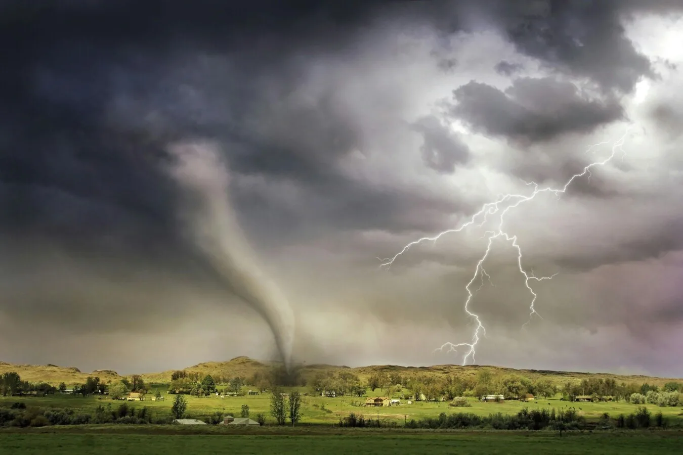 Kasırga Hindistan’ı Vurdu