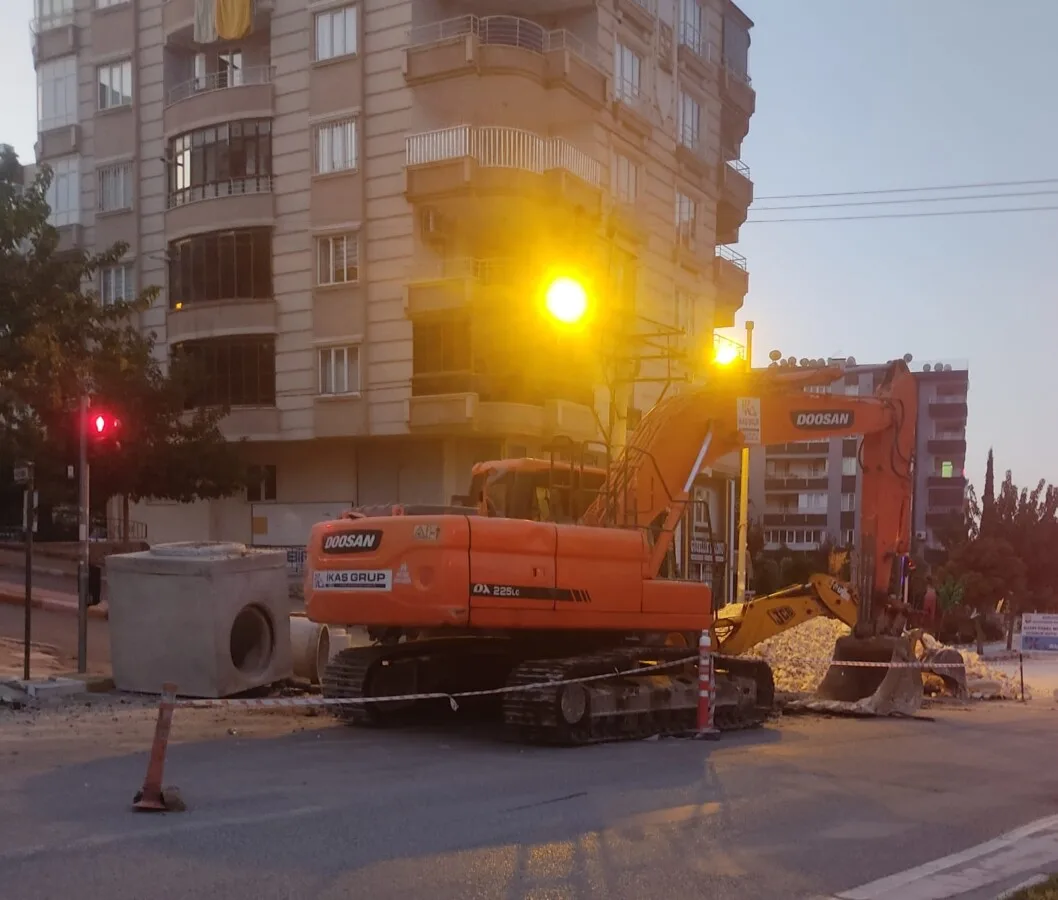 Şanlıurfa’da Elektrik ve Altyapı Çalışmaları Trafiği Felç Etti: Vatandaşlar Gergin