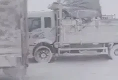 Bu Şehirler Kar Altında Kaldı: Araçlar Kara Gömüldü