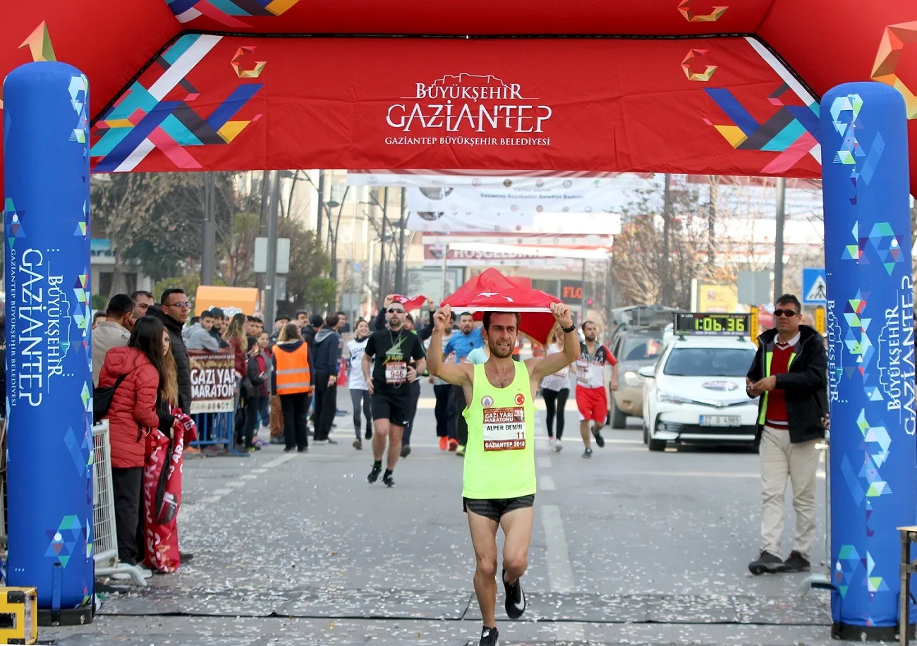 GAZİ YARI MARATONU BAŞLIYOR (2)