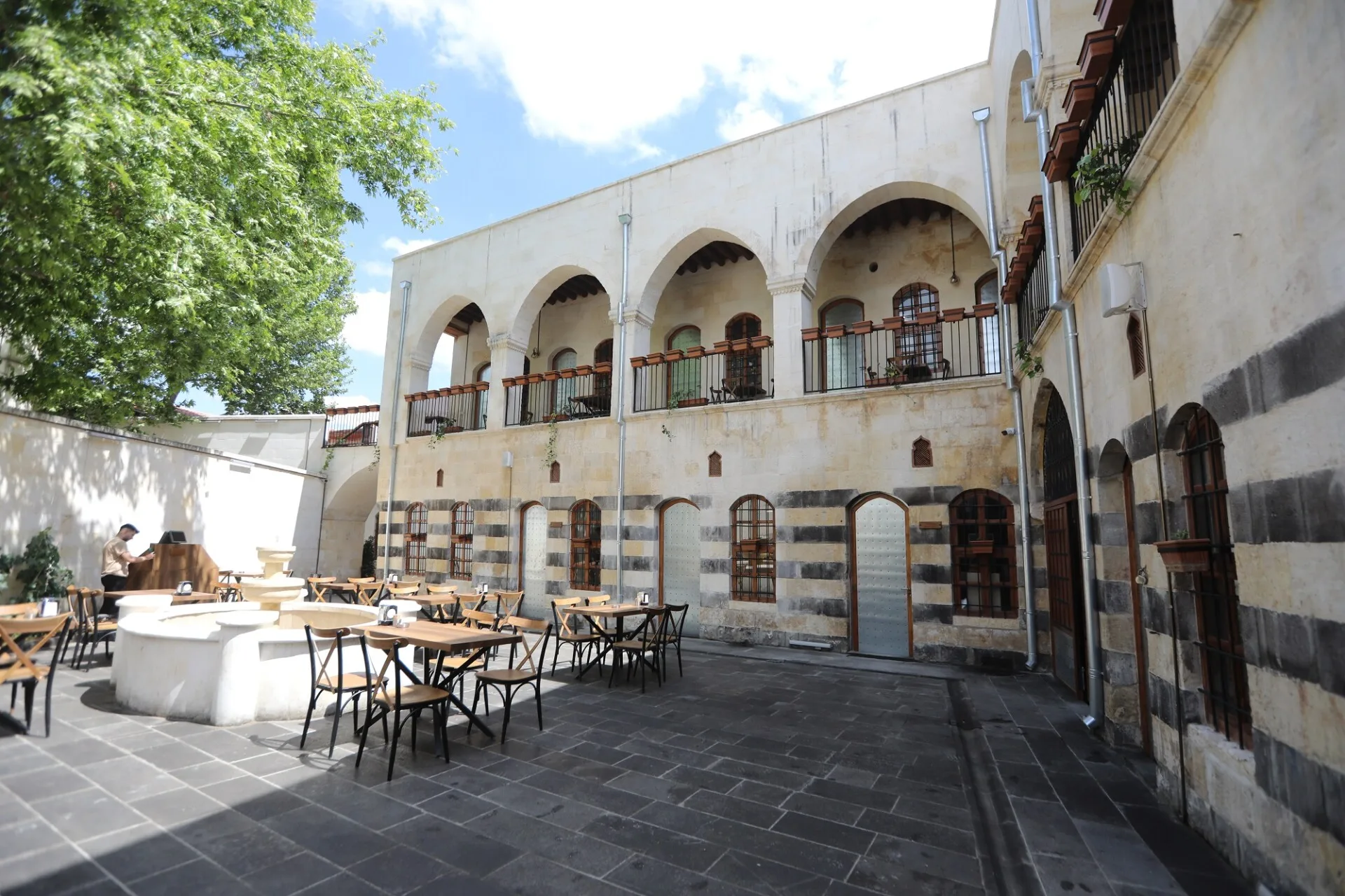 GAZİANTEP BÜYÜKŞEHİR, ŞEKERHAN PROJESİ İLE KENTİN TARİHİ KİMLİĞİNE ÖDÜL GETİRDİ (2)