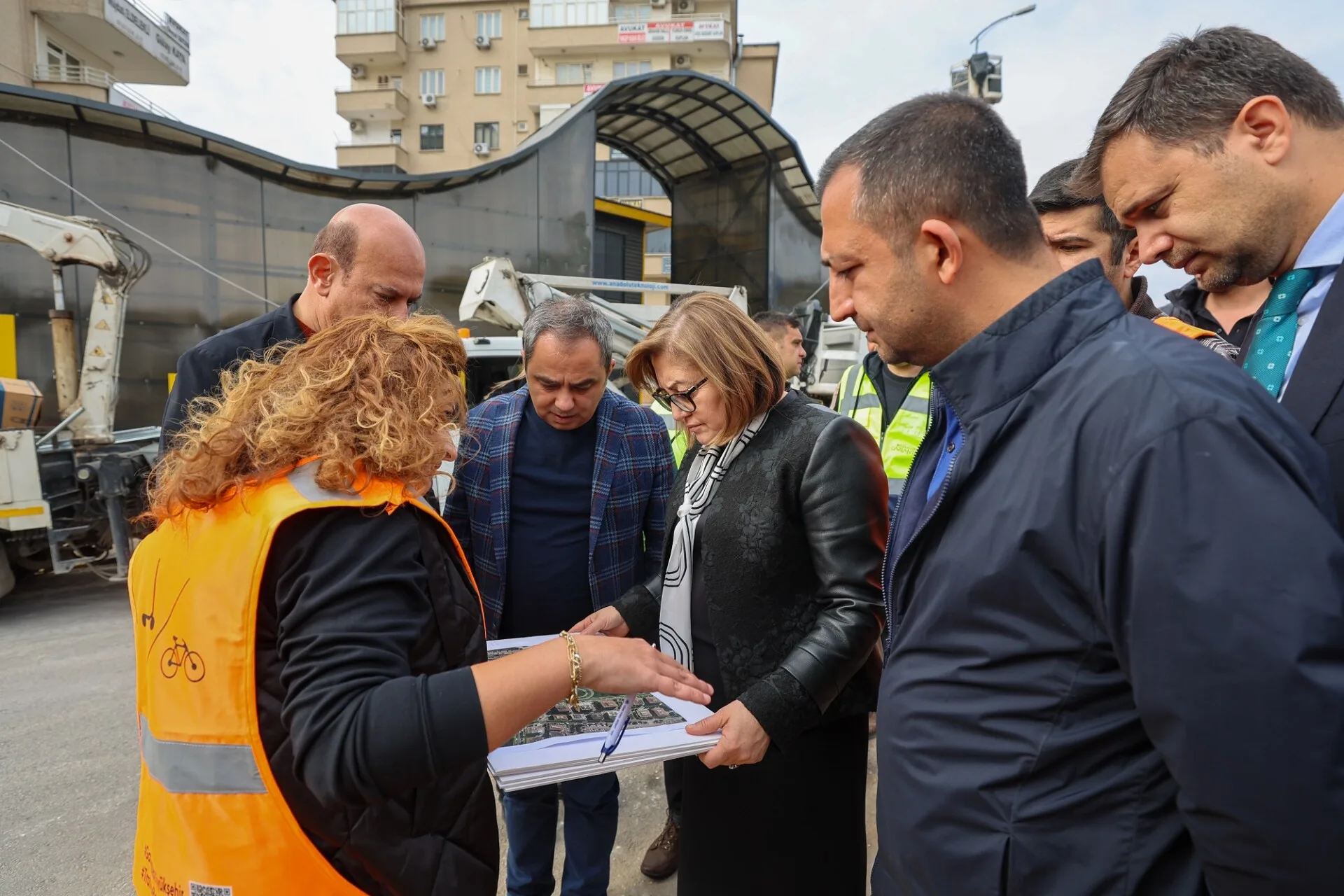 GAZİANTEP BÜYÜKŞEHİR, TUGAY KÖPRÜLÜ KAVŞAĞI’NDA ŞERİT ARTTIRMA ÇALIŞMALARINA BAŞLADI (1)