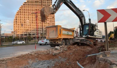 Gaziantep Büyükşehir, Tugay Köprülü Kavşağı’nda Şerit Arttırma Çalışmalarına Başladı
