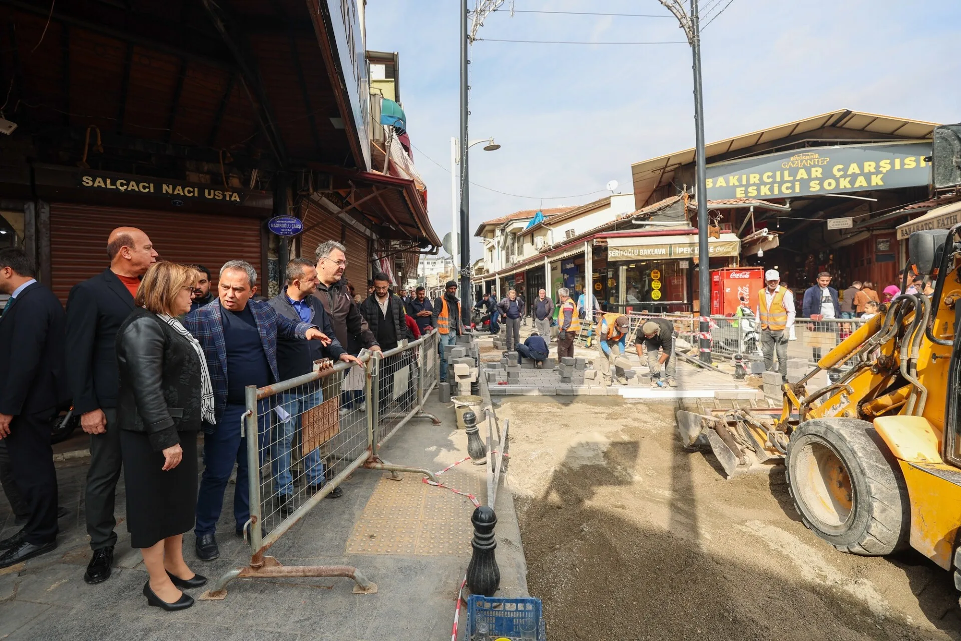 GAZİANTEP BÜYÜKŞEHİR’İN ÇALIŞMASIYLA KARAGÖZ ESKİSARAY CADDELERİ YENİ ÇEHRESİNE KAVUŞUYOR (1)