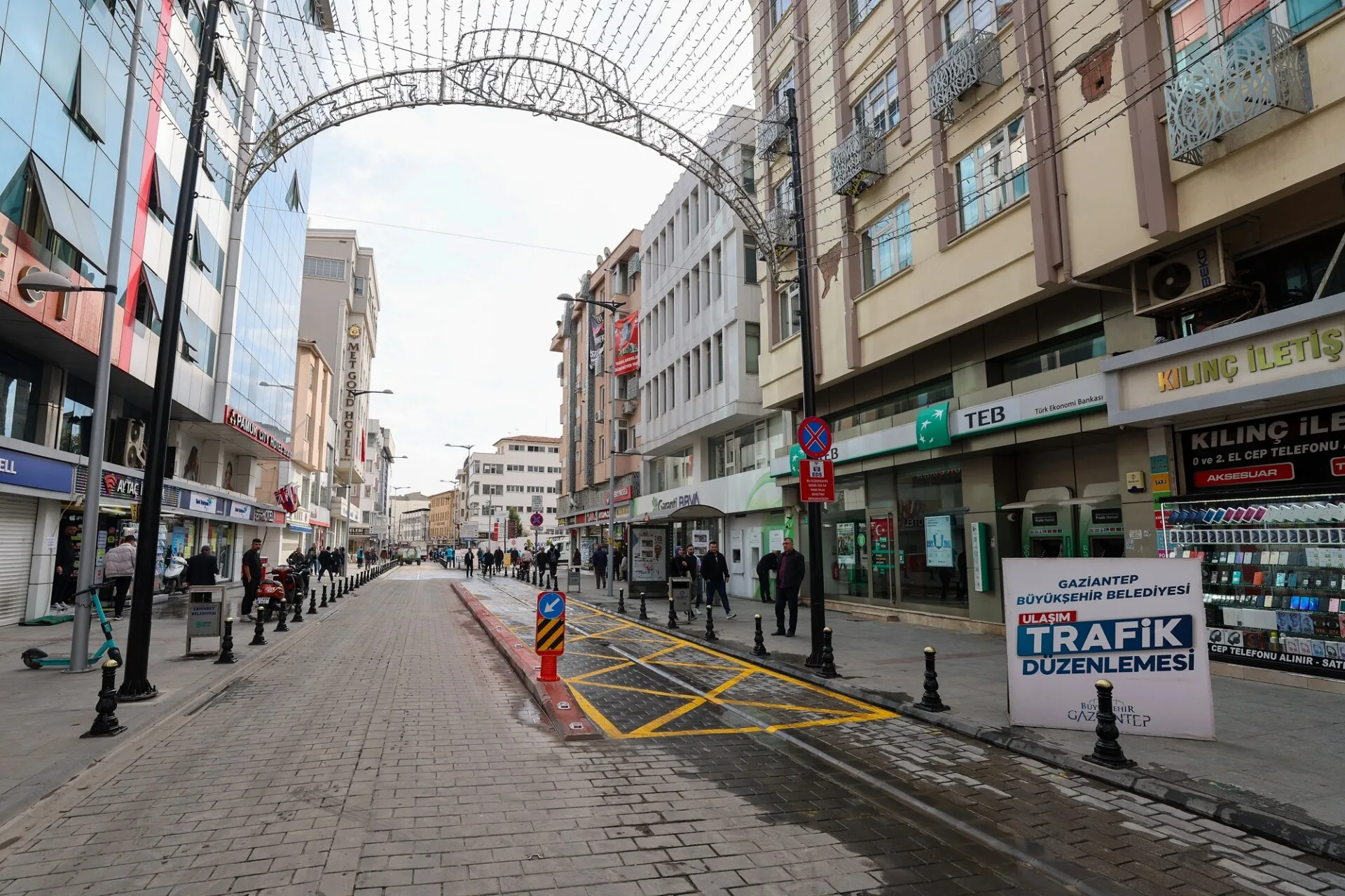 GAZİANTEP BÜYÜKŞEHİR’İN ÇALIŞMASIYLA KARAGÖZ ESKİSARAY CADDELERİ YENİ ÇEHRESİNE KAVUŞUYOR (4)
