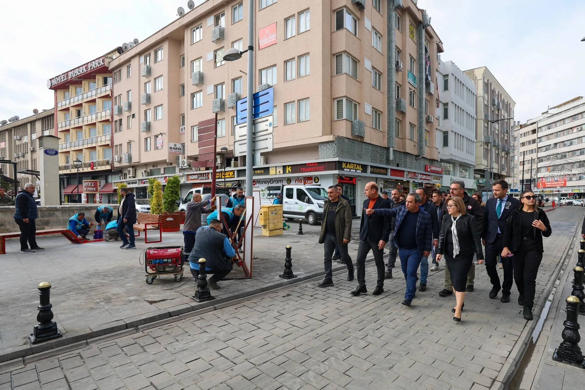 GAZİANTEP BÜYÜKŞEHİR’İN ÇALIŞMASIYLA KARAGÖZ ESKİSARAY CADDELERİ YENİ ÇEHRESİNE KAVUŞUYOR (6)