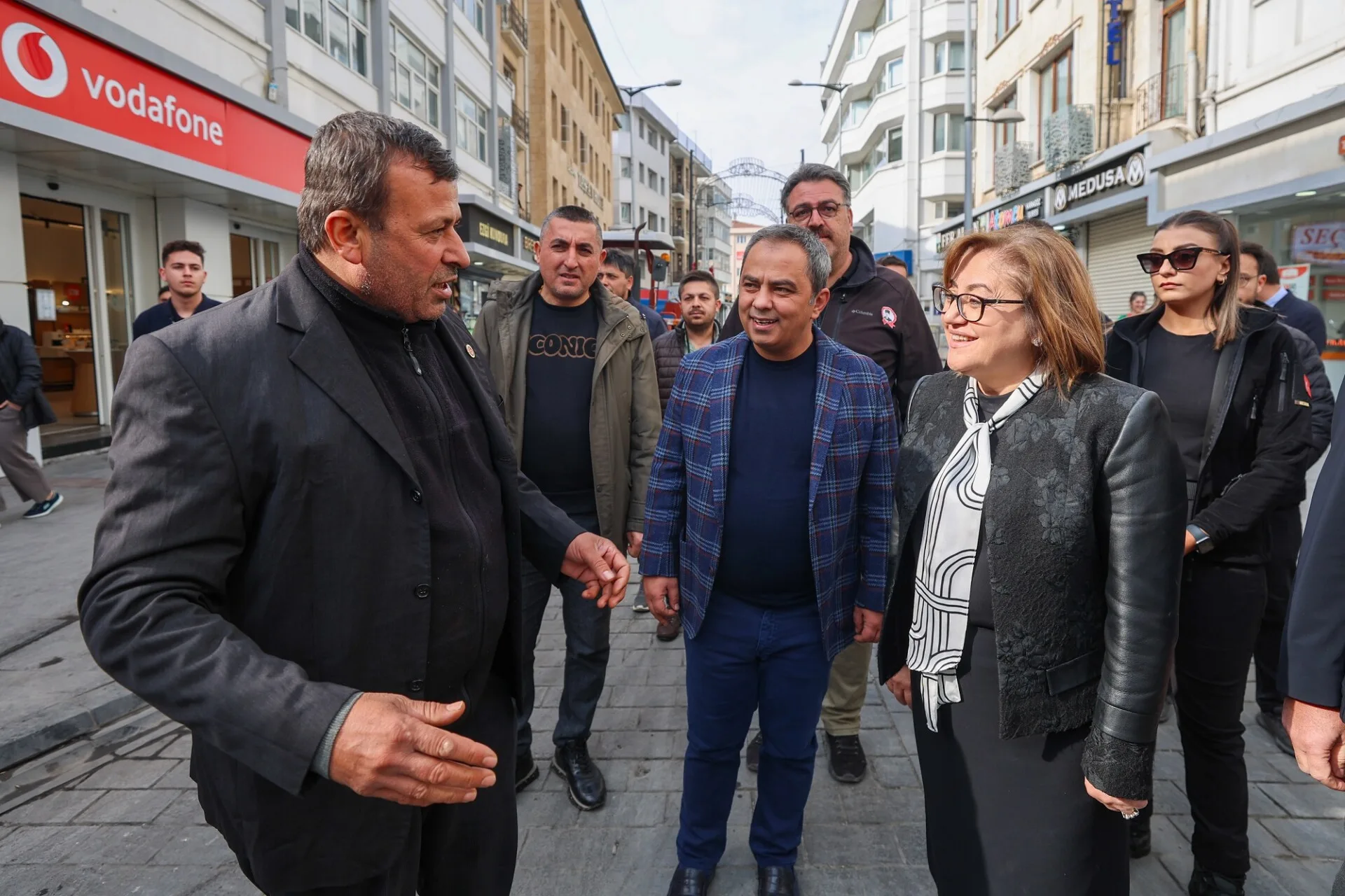 GAZİANTEP BÜYÜKŞEHİR’İN ÇALIŞMASIYLA KARAGÖZ ESKİSARAY CADDELERİ YENİ ÇEHRESİNE KAVUŞUYOR (7)