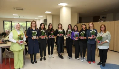 Gaziantep’te Öğretmenler Günü Çiçeklerle Kutlandı