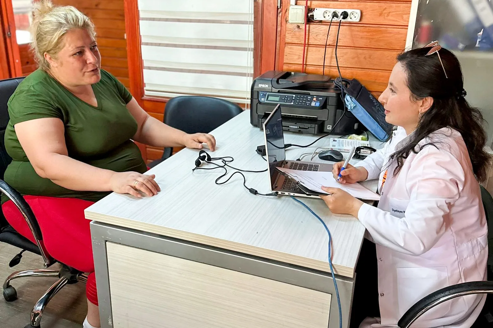 GAZİANTEP’TE ZAYIFLAMAK İSTEYEN KİŞİLER SOLUĞU OBEZİTE KAMPINDA ALIYOR (6)