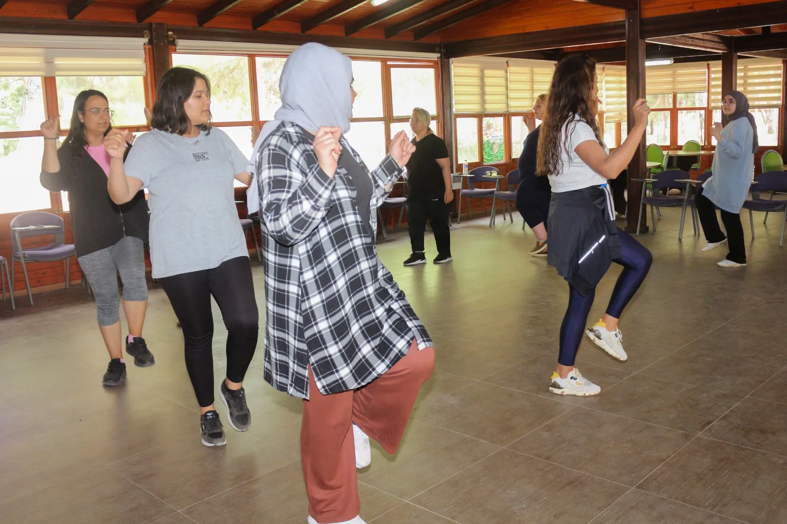 GAZİANTEP’TE ZAYIFLAMAK İSTEYEN KİŞİLER SOLUĞU OBEZİTE KAMPINDA ALIYOR (7)