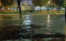 Gaziantep’te Sağanak Yağış Yolları Göle Çevirdi, Alleben Deresi Taşma Noktasında