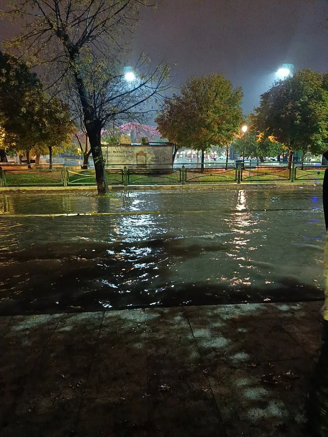 Gaziantep’te Sağanak Yağış Yolları Göle Çevirdi, Alleben Deresi Taşma Noktasında