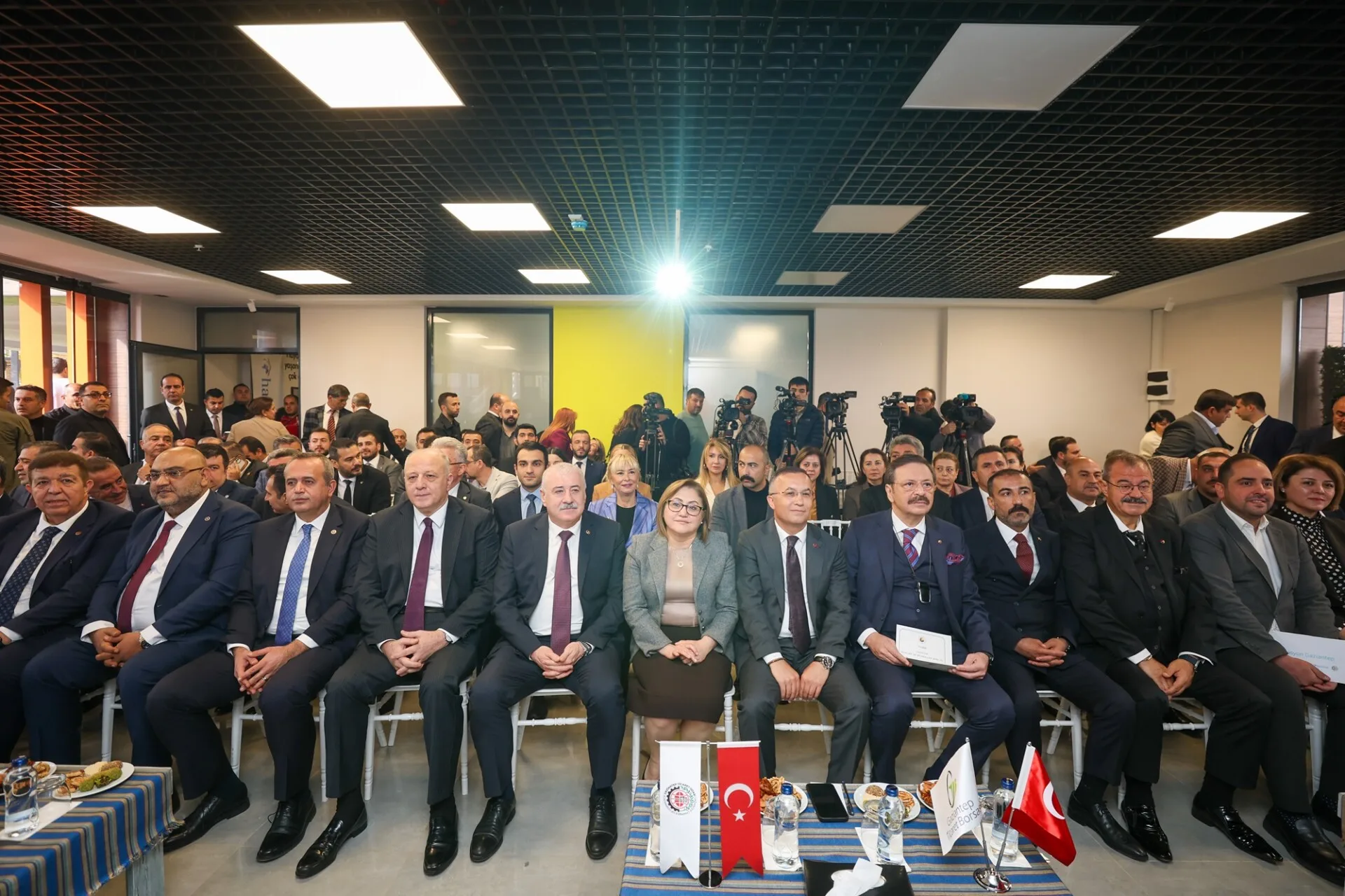 HİSARCIKLIOĞLU’NUN KATILIMIYLA İSTASYON GAZİANTEP’İN RESMİ AÇILIŞI YAPILDI (2)