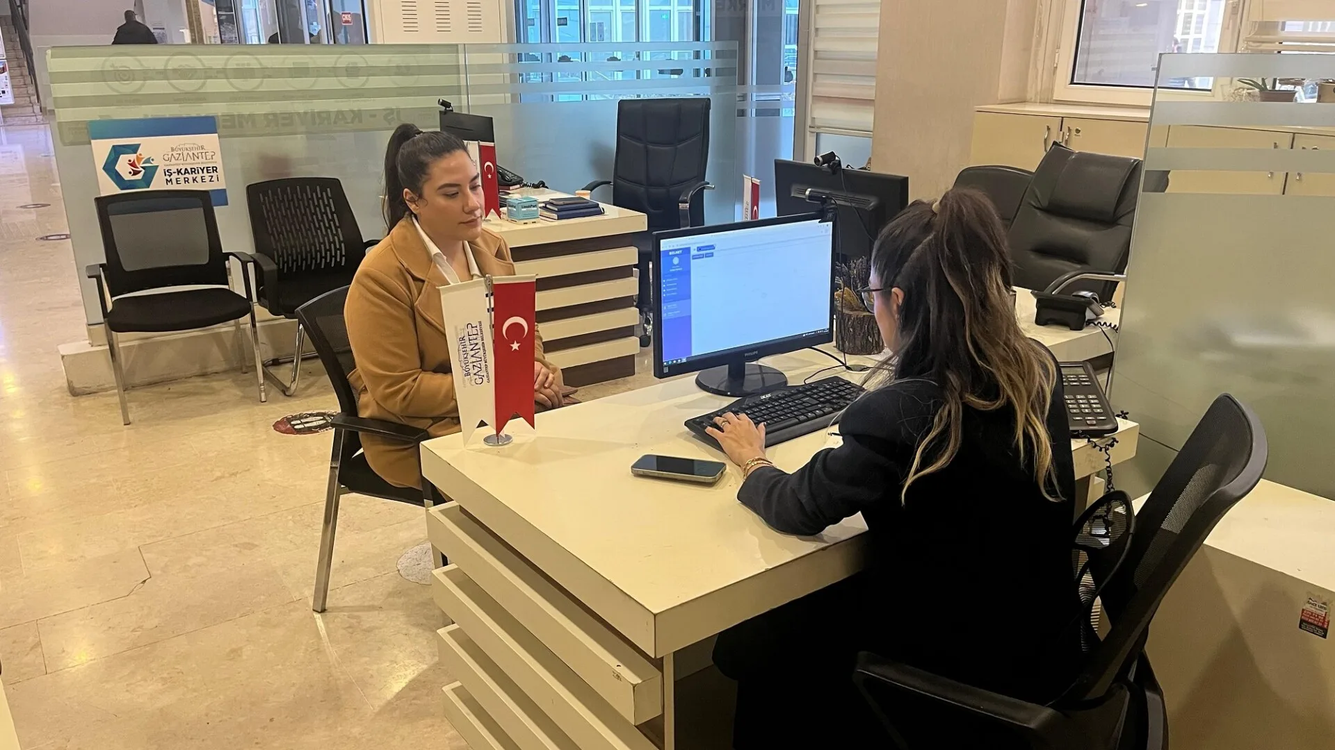 İŞ ARAYAN VE KARİYER PLANI YAPAN GENÇLERE GAZİANTEP BÜYÜKŞEHİR DESTEK OLUYOR! (1)
