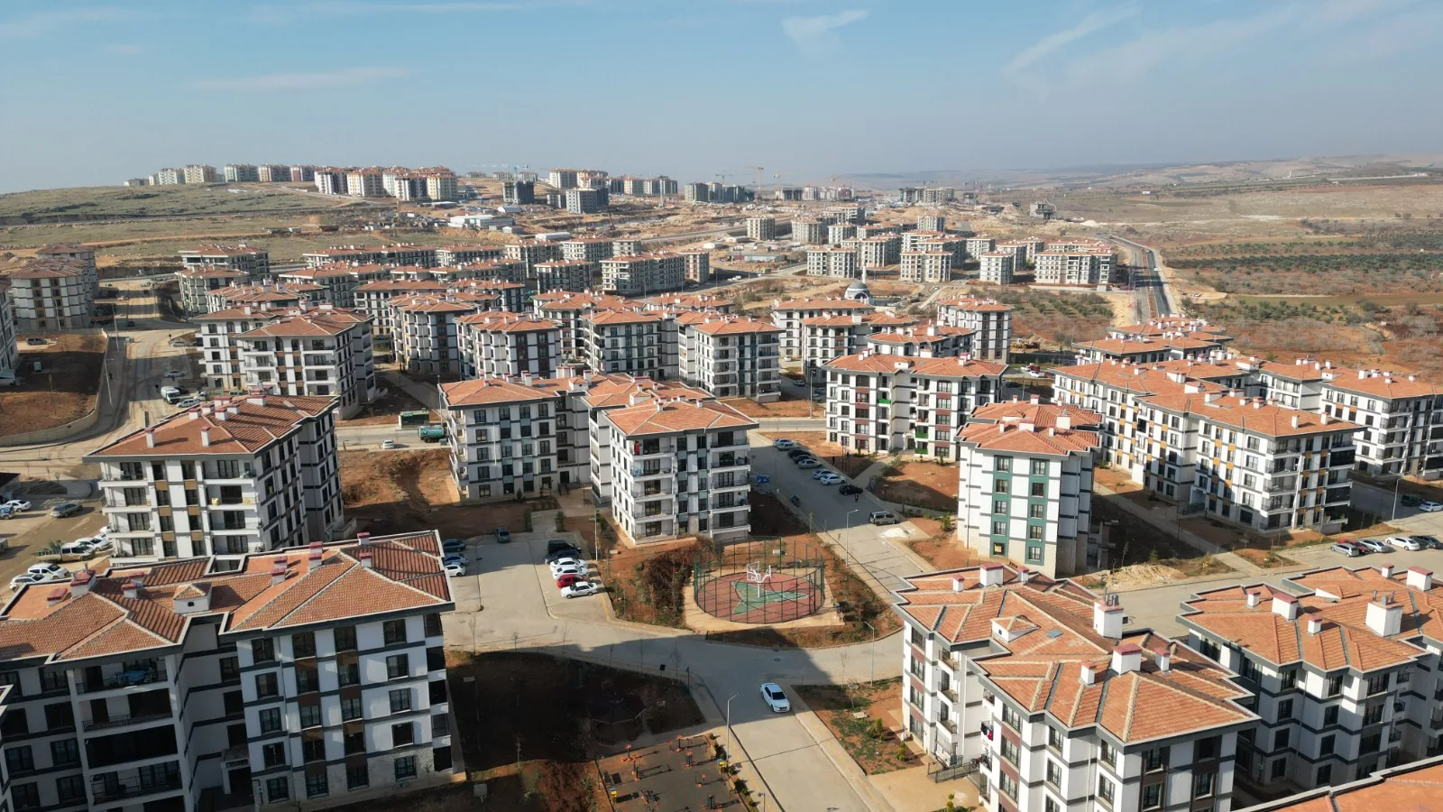 GAZİANTEP’İN YENİ UYDU KENTİ GÜNEYŞEHİR’DE HAK SAHİPLERİ EVLERİNE KAVUŞUYOR (1)