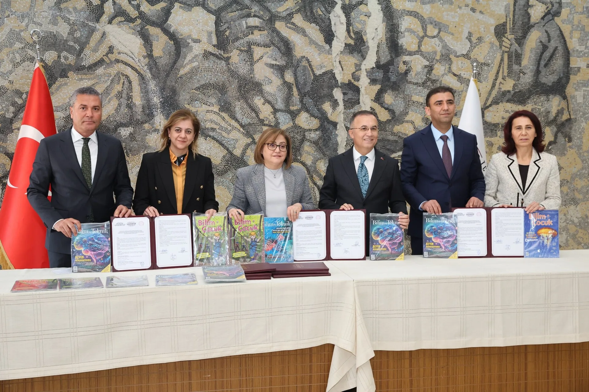 Eğitim Şehri Gaziantep’in Çocuklarına Büyükşehirden Bilim Dergisi Desteği