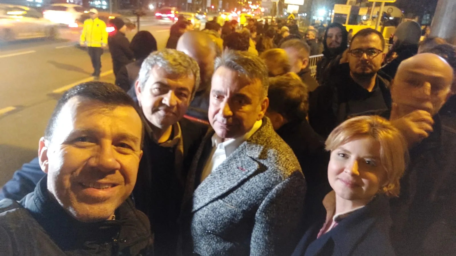 Gözler İstanbul’da: “Ümit Özdağ Yalnız Değildir!”