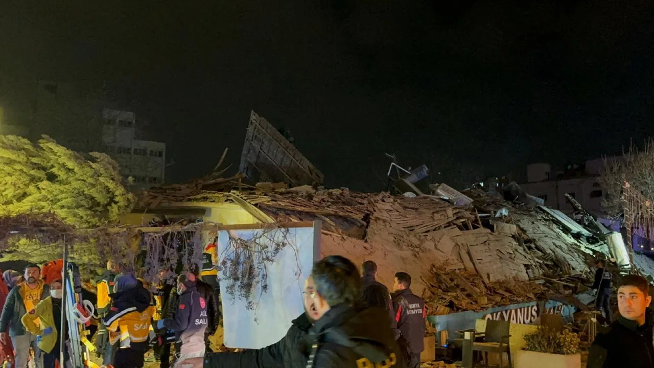 Son Dakika: Konya’da Apartman Çöktü: Enkaz Altında 5 Kişi!
