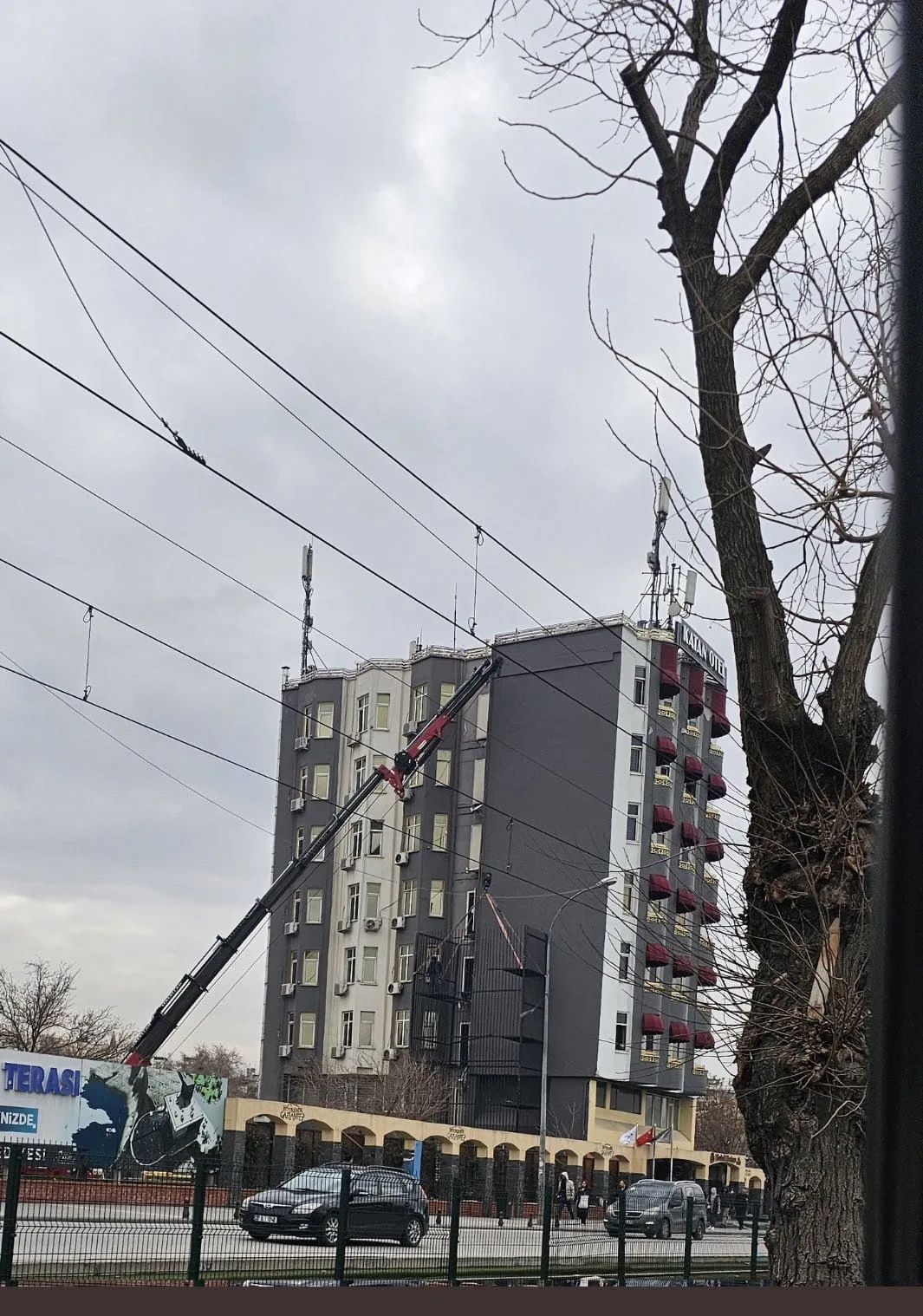 Gaziantep’te Oteller Yangın Güvenliğini Artırıyor: Katan Otel Yangın Merdivenlerini Genişletiyor
