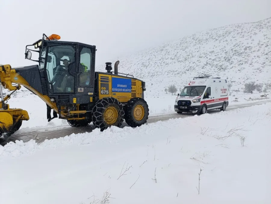 Diyarbakır’da Karla Mücadele Devam Ediyor! 2 Hasta Kurtarıldı…