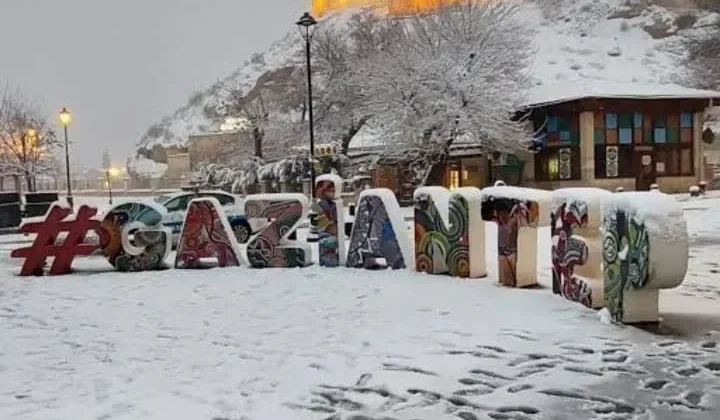 Gaziantep Beyaza Büründü: Yoğun Kar Yağışı Hayatı Olumsuz Etkiliyor