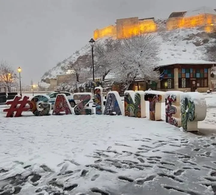 Gaziantep Beyaza Büründü: Yoğun Kar Yağışı Hayatı Olumsuz Etkiliyor