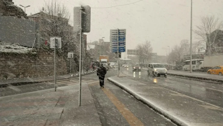 Karadeniz’in Beyaz Esareti: Çayeli’nde Kar Fırtınası Hayatı Felç Etti!