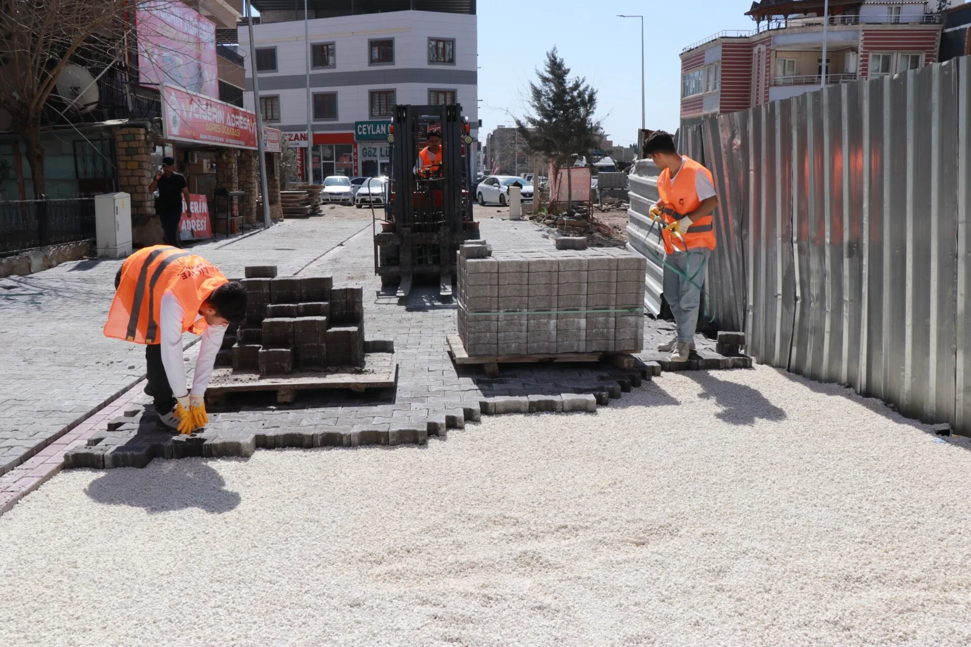Haliliye’de Güvenli Ulaşım Ağı İçin Yollar Onarılıyor 