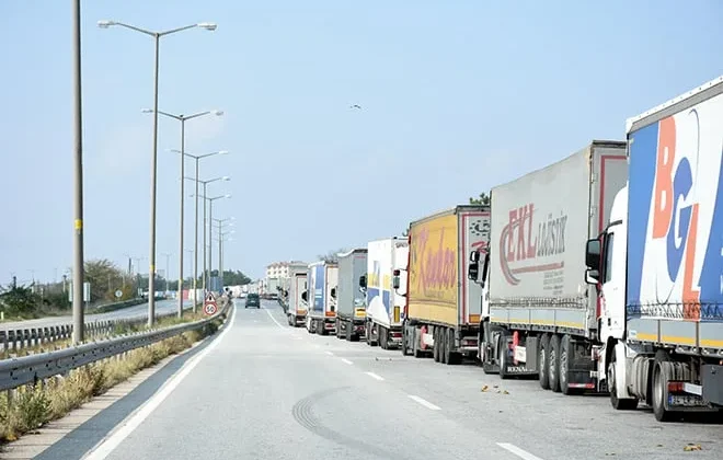 Tır Şoförlerinin Çilesi! Çamur, Toz ve Bitmeyen Sıra…