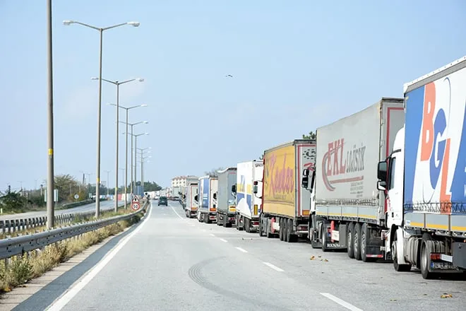 Tır Şoförlerinin Çilesi! Çamur, Toz ve Bitmeyen Sıra…