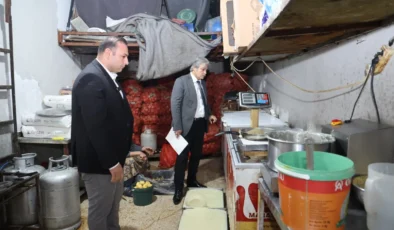 Kilis’te Sağlıksız Üretim Yapan Döner İmalathanesine Belediye Başkanı Bilecen’den Baskın