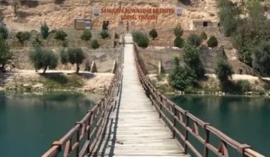 Halfeti’de Şiddetli Fırtına! Duba Restoran Nehre Sürüklendi