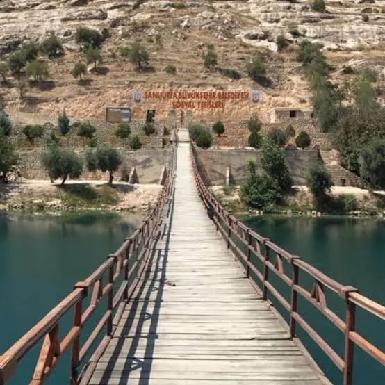 Halfeti’de Şiddetli Fırtına! Duba Restoran Nehre Sürüklendi