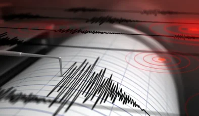 Son Dakika Deprem! Halk sokağa döküldü