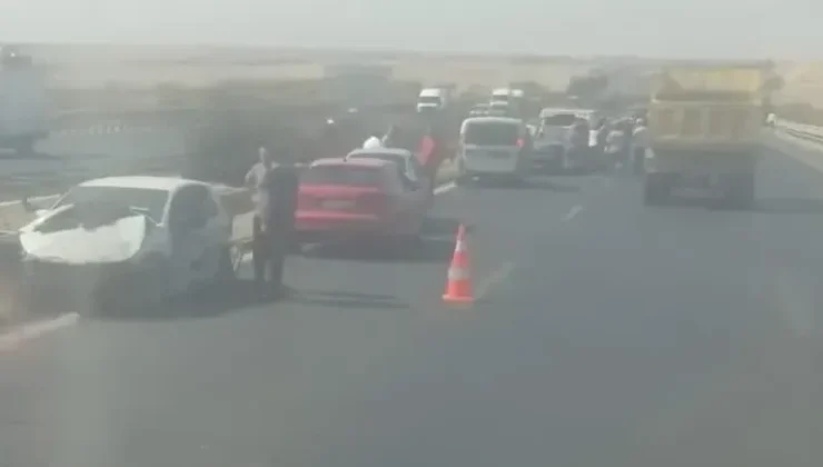 Gaziantep’te otomobil TIR’ın altına girdi! Yaralılar var