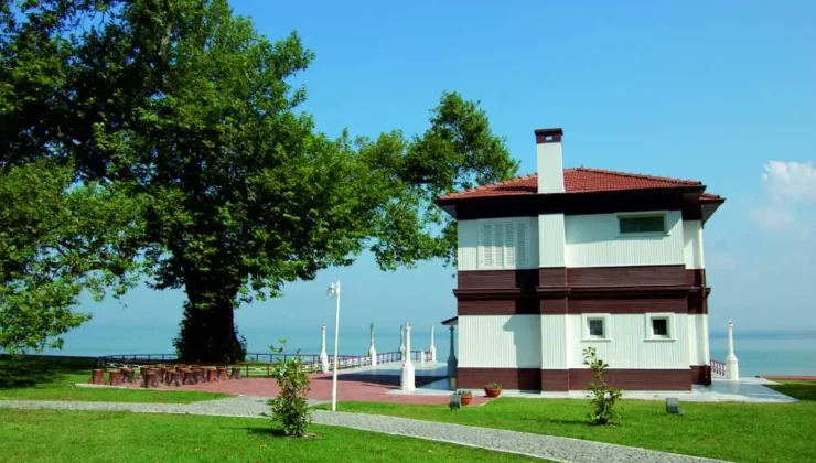 Mustafa Kemal Atatürk, “Ağaç kesilmeyecek, köşk kaydırılacak.”