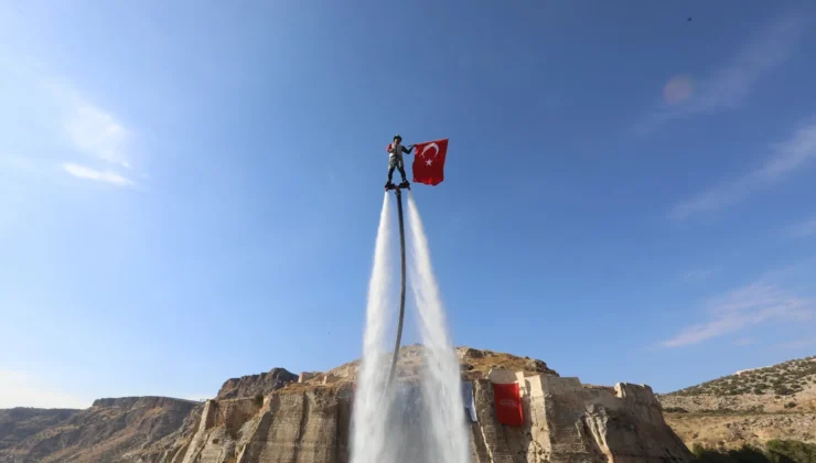 Fırat’ın incisi Rumkale’de 30 metreden suya atladı