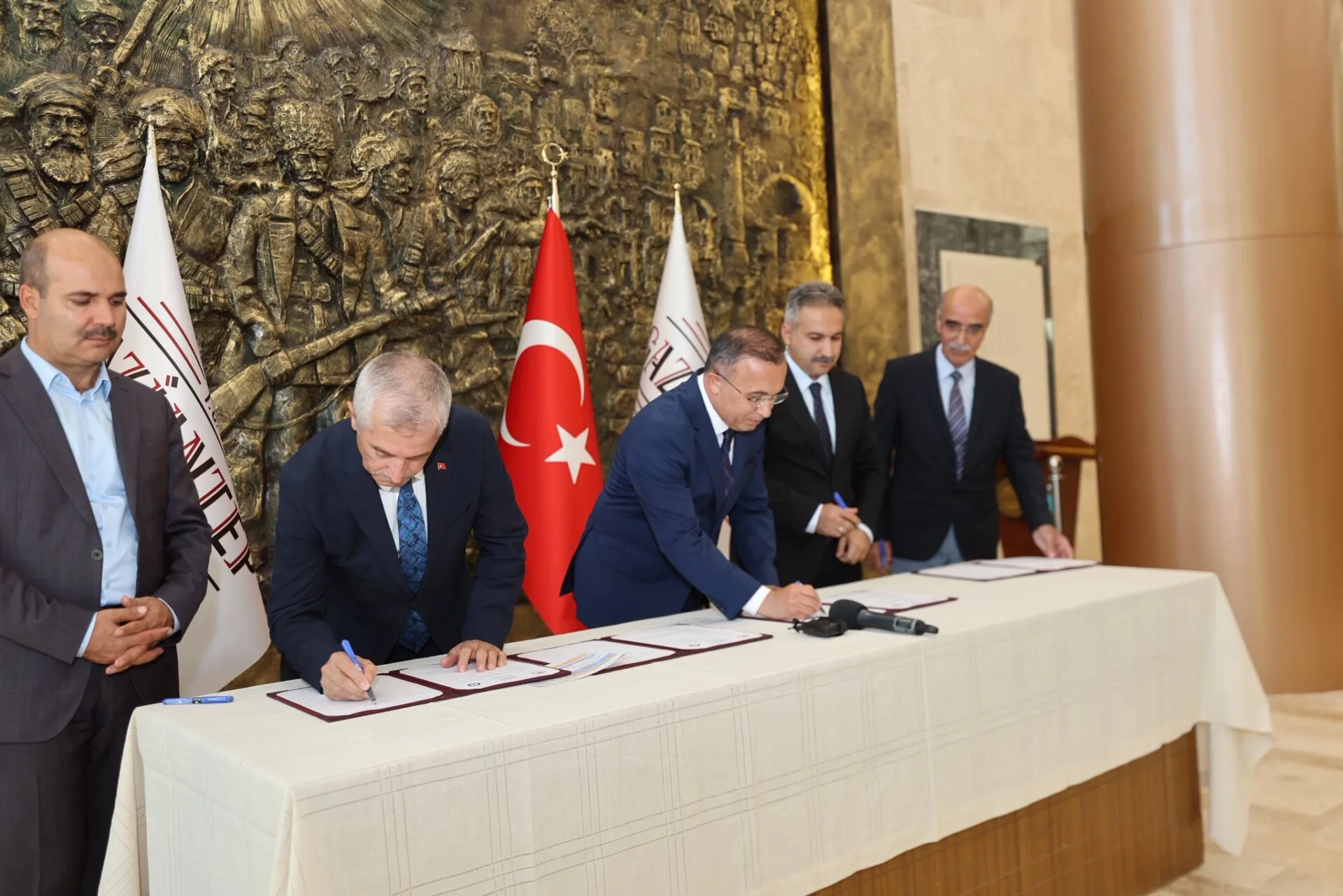Şahinbey’den çiftçilere tohumu ve gübre desteği