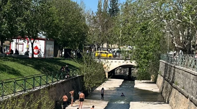 Gaziantep’in Alleben Deresi’nde çocukların tehlikeli oyunu kameralara yansıdı…